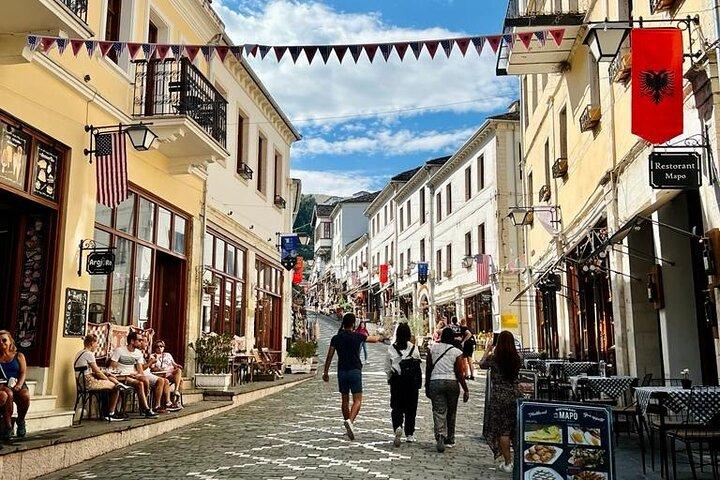 Privater Tagesausflug von Tirana nach Gjirokastra mit Mittagessen