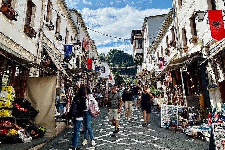 Privater Tagesausflug von Tirana nach Gjirokastra mit Mittagessen