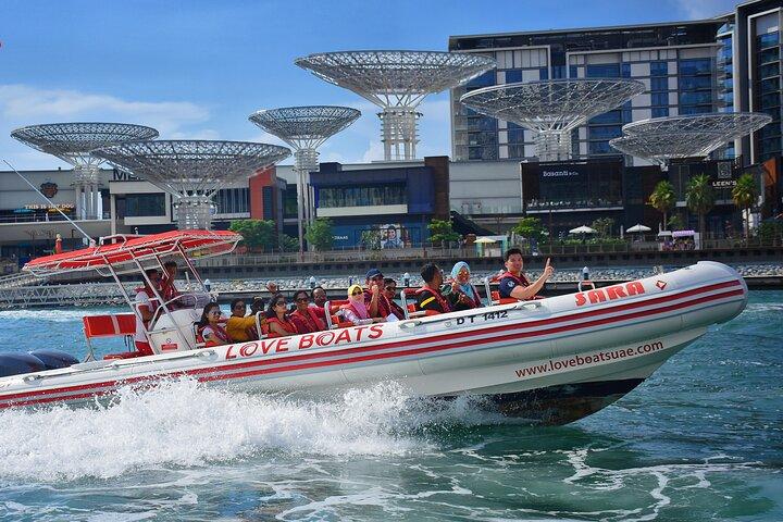 Love Boats Dubai em passeio de lancha de 90 minutos