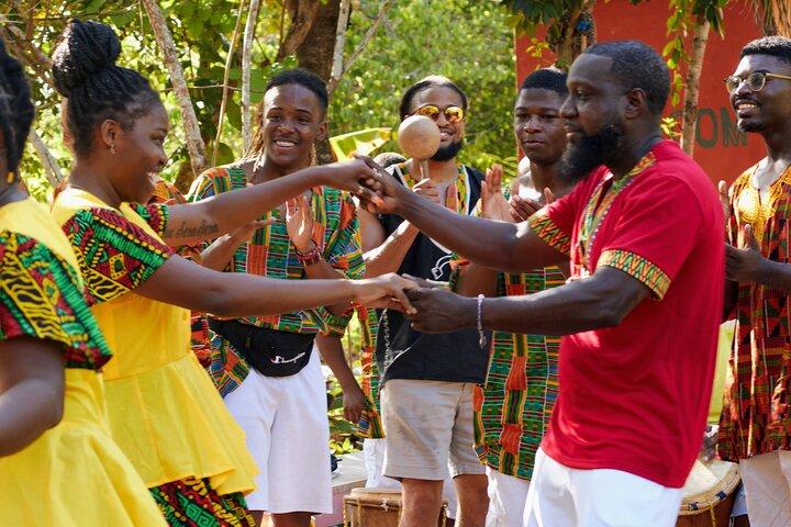 Authentieke Garifuna Drummen en Dansen Klasse in Hopkins Belize