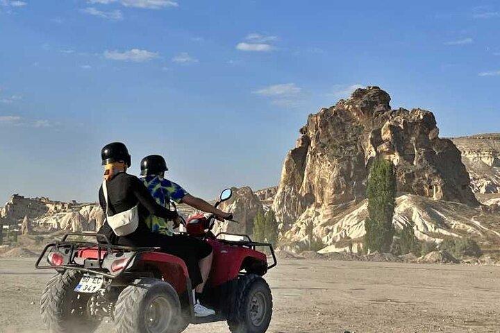 Capadocia atv-tur genom älvskorstenar och kärleksdalen