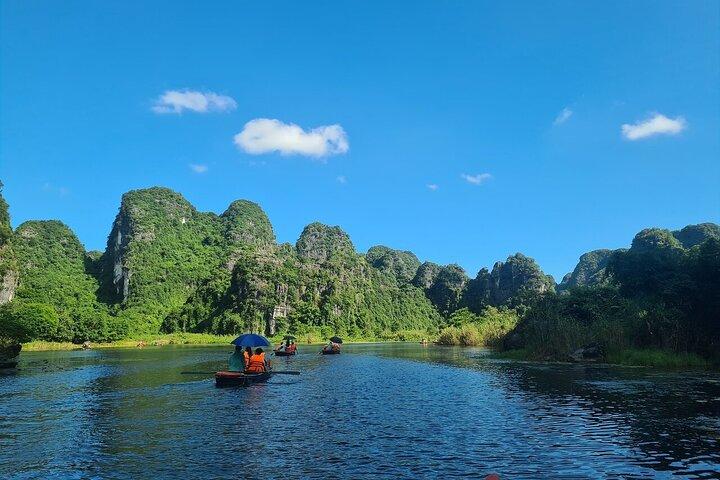De Hanoï à Ninh Binh Tour d'une journée Points forts : Déjeuner, bateau et vélo