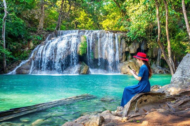 Excursão guiada privada de dia inteiro pela Cachoeira Erawan e Rio Kwai