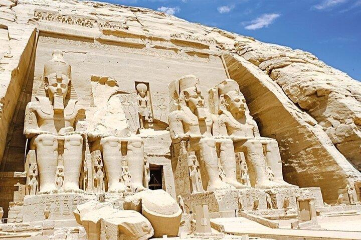 Tour privato di un giorno ai templi di Abu Simbel e Nefertari da Assuan