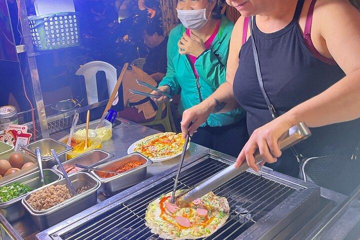Descoberta privada de comida de rua por Cyclo à noite em Ho Chi Minh