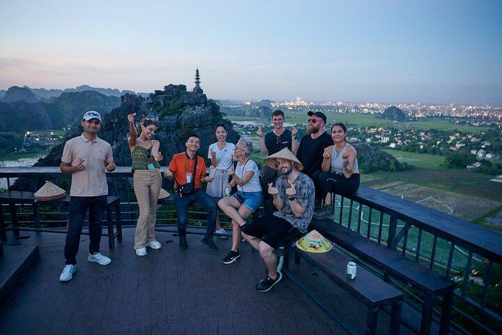 ニンビン日帰り旅行：バイディンチャンアンムア洞窟、ビュッフェ、ボート、バス