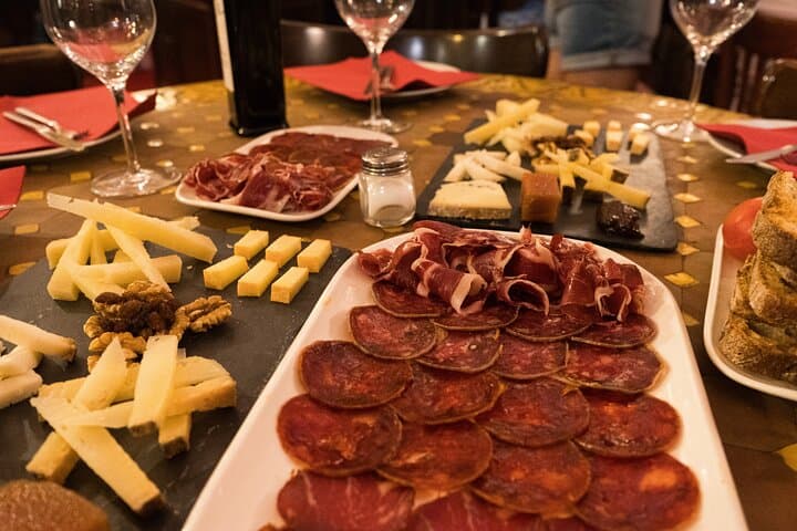 Barcelona Tapas and Wine Private Walking Tour