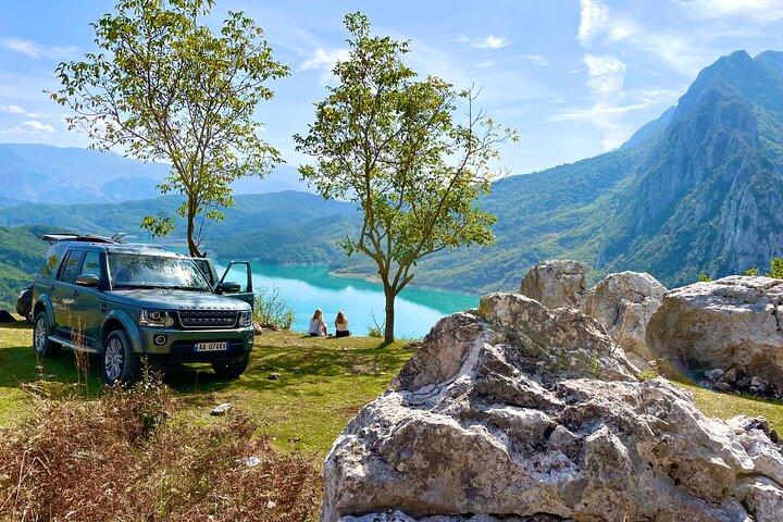 Caminhada no Monte Gamti e Lago Bovilla saindo de Tirana no Luxe Land Rover