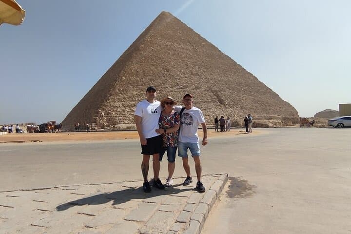 Private Tour To The Great Pyramids and Sphinx with lunch