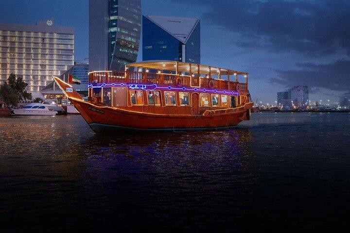 Burj Khalifa au sommet et dîner-croisière de luxe en boutre