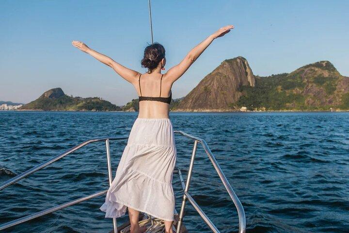 Passeio de veleiro Brunch & Sunset com Capirinha no Rio