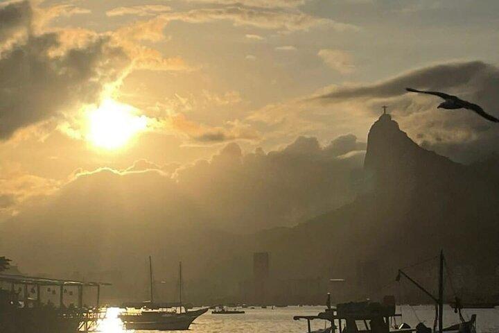 Passeio de veleiro Brunch & Sunset com Capirinha no Rio