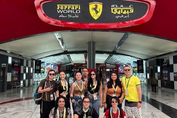 Themenpark Ferrari World mit Ticket und Transfer