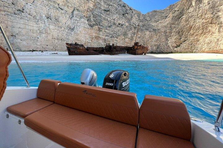 Croisière privée à Zakynthos vers la plage des épaves et les grottes bleues
