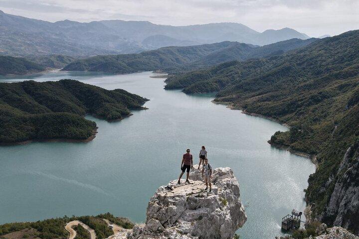 Avventura sul lago Bovilla: scopri la gemma nascosta vicino a Tirana