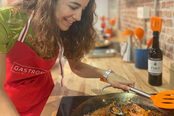 Paella und gebrannter baskischer Käsekuchen Kochkurs (in Bilbao)