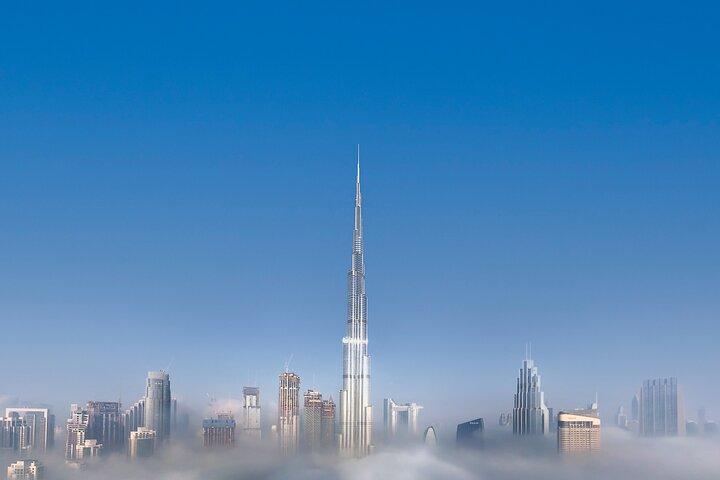 Disfrute del almuerzo o la cena en Burj Khalifa con entradas
