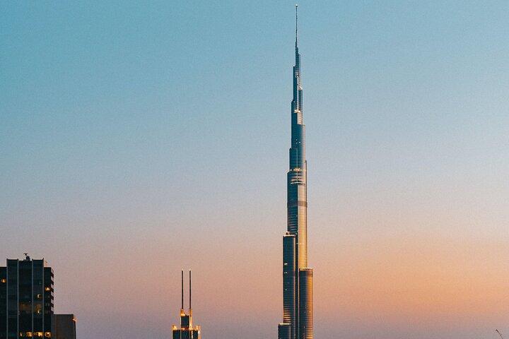 Disfrute del almuerzo o la cena en Burj Khalifa con entradas