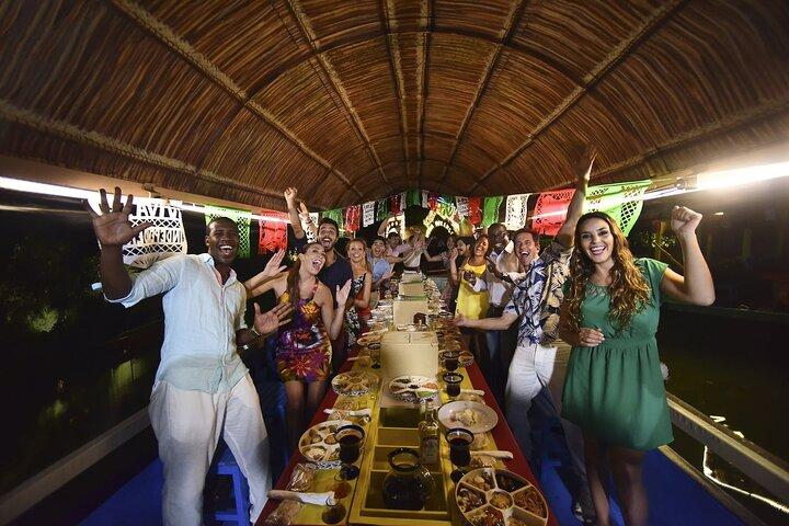 Cruzeiro Xoximilco com Jantar e Traslados