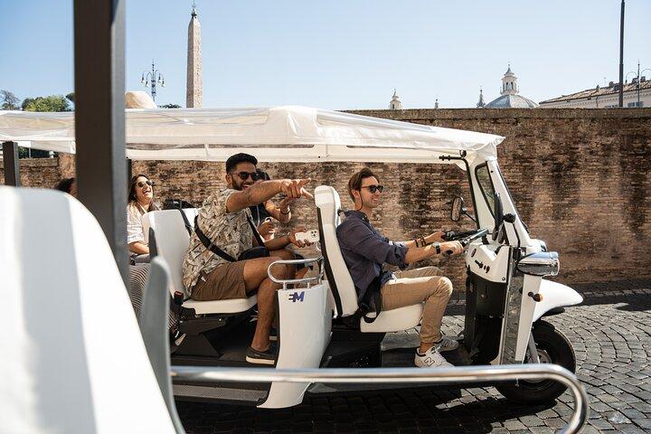 Tour privado de Tuktuk elétrico de Roma com Prosecco e Pickup