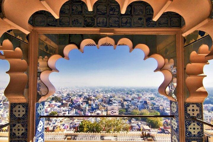 Private Udaipur-Sightseeing-Tour mit Tuk-Tuk oder Auto mit Fahrer