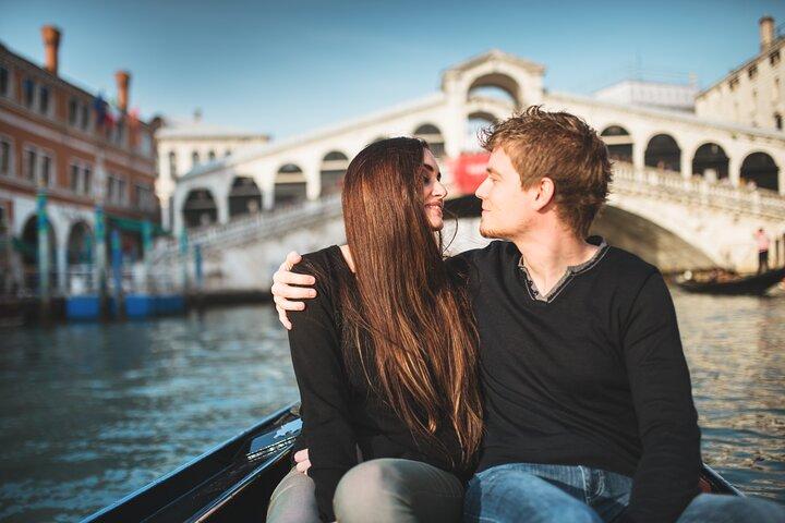 Privates Fotoshooting in der Privatgondel in Venedig