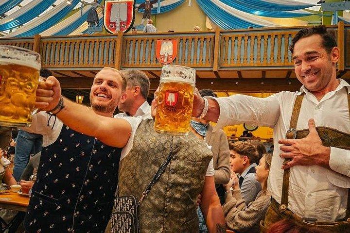 ミュンヘンのオクトーバーフェスト体験：楽しみ、食事、ビール、座席