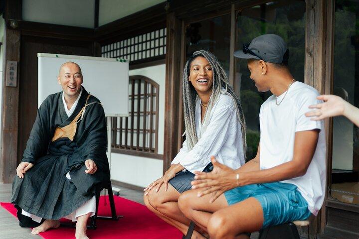 「見えないもの： 清水寺でVIP僧侶ガイド付き体験