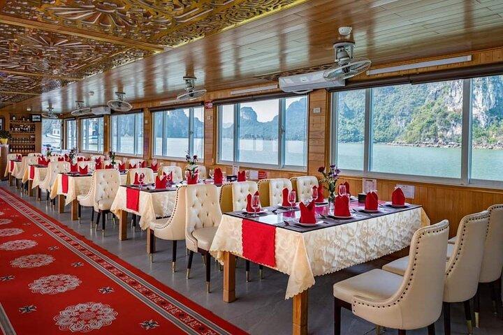 Excursion d'une journée de luxe avec croisière Dragon King dans la baie d'Halong depuis le port