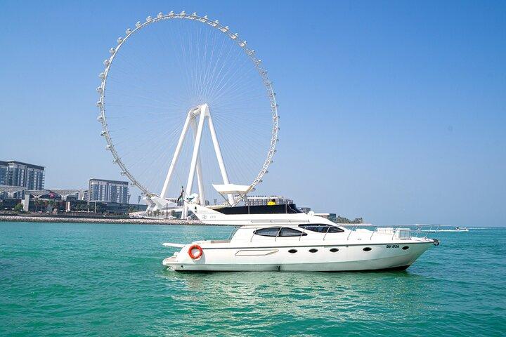 Incredibile yacht di lusso a Dubai Marina con colazione