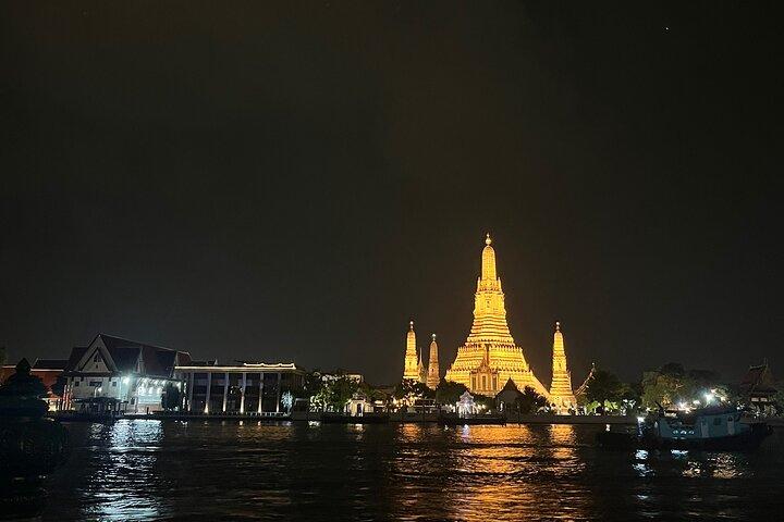 Excursão gastronômica e passeios turísticos em Bangkok com Tuktuk