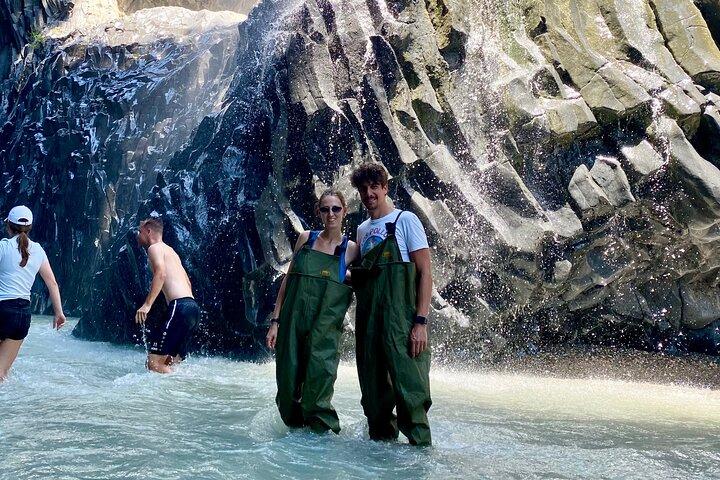 Trekking fluvial guiado até o desfiladeiro de Alcântara
