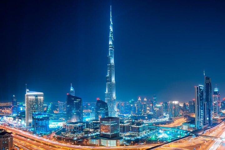 Disfrute del increíble Burj Khalifa con almuerzo o cena con entradas