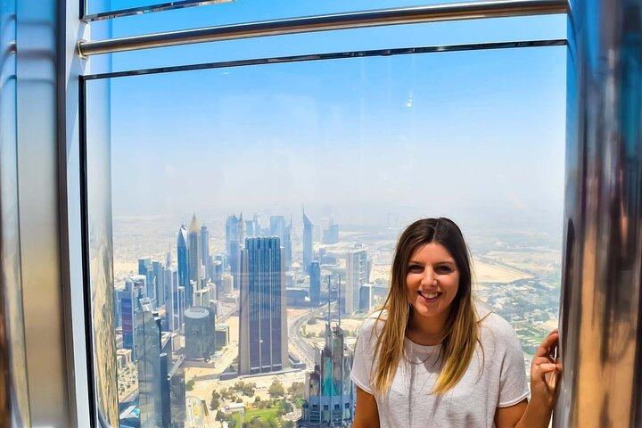 Disfrute del almuerzo o la cena en Burj Khalifa con entradas