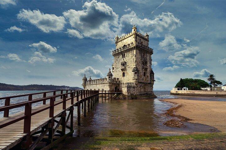 Easy Sintra and Lisbon Sightseeing Tour with Private Guide