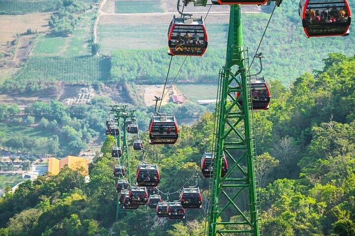 ブラックバージンピーク、クチトンネル、カオダイ寺院 - プライベートツアー