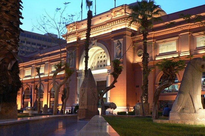 エジプト考古学博物館、イスラム教カイロ、キリスト教コプト教のプライベート ツアー