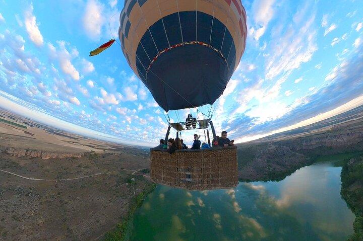 Ballonfahrt in Segovia mit optionalem Transport ab Madrid