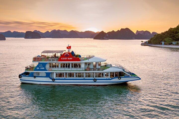 Cosy Bay 5-sterrencruise Luxe Halong-dagtrip met lunchbuffet
