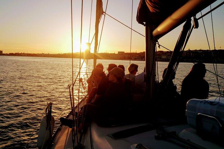 Lisbon: Private Relaxing Sunset Tour along the Tagus River