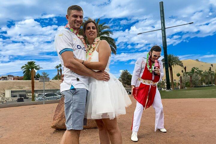 結婚しよう: エルヴィスの結婚式 + ラスベガスの看板 + 写真撮影