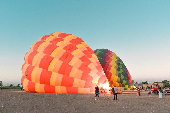 Deluxe heteluchtballonvlucht Kamelenrit, ontbijt & transfer