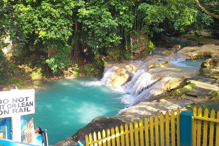 Blue Hole e praia de portos de navios de cruzeiro ou hotéis em Ocho Rios