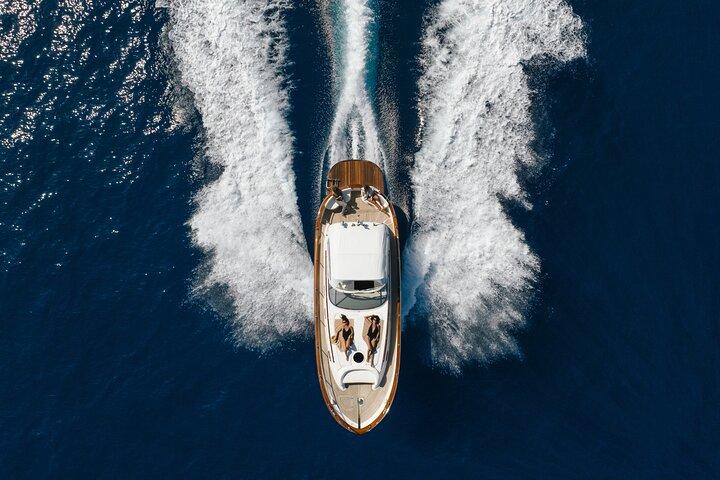 Privat Capri Day Tour fra Sorrento på en 38ft motorbåd