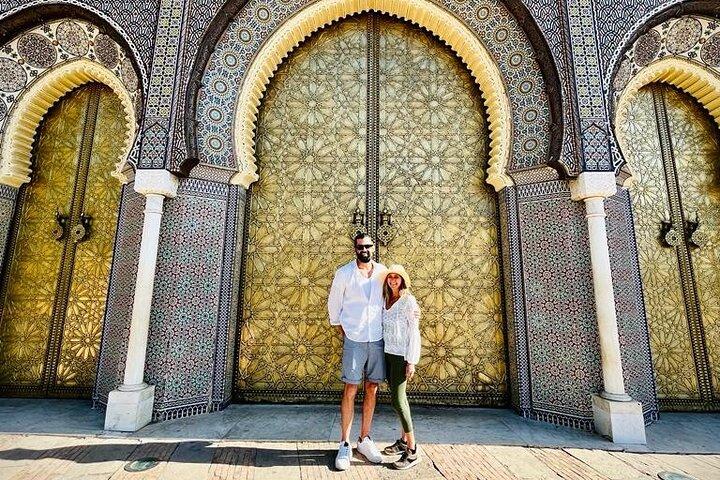 Tour VIP pela Medina de Fez com guia local especializado e vistas panorâmicas das muralhas.