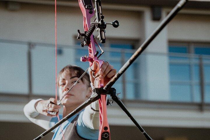 Atire com arco e flecha com um arqueiro e treinador classificado nacionalmente