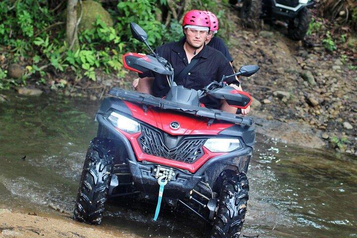 Experiencia en quad y tirolesa en Koh Samui con traslado