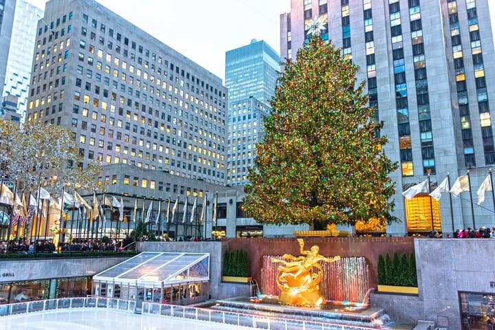 Magical Midtown Holiday Tour: Donuts, Lights & Hot Chocolate