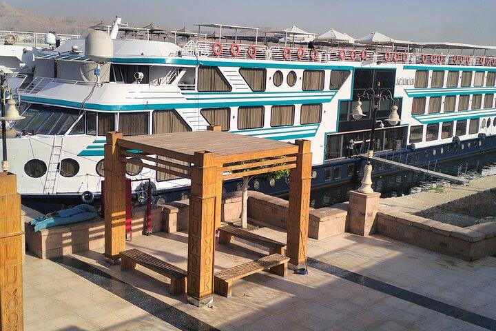 Private luxurious in Egypt GEM pyramid cruise Flight