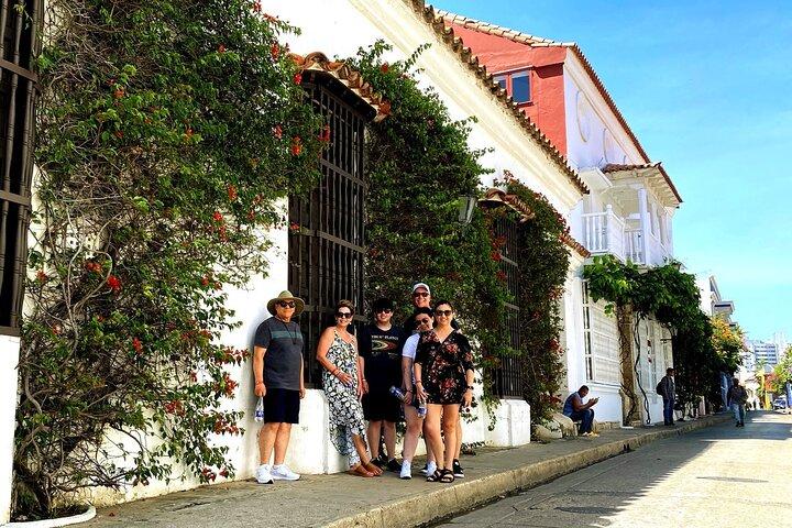 Tour a pie por la mágica ciudad de Cartagena.